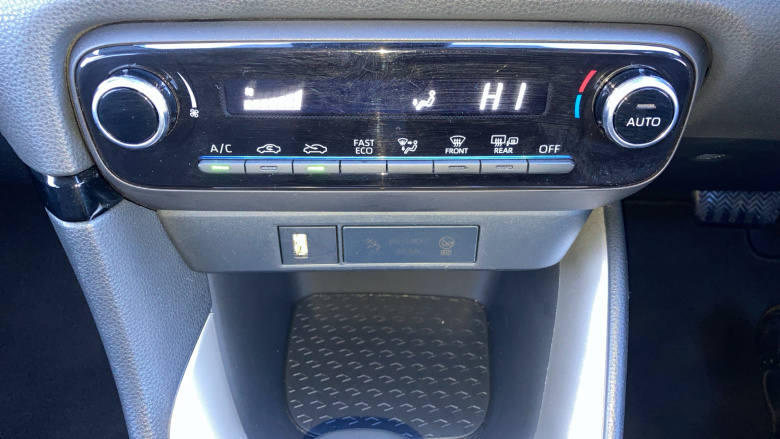 Toyota Yaris 1.5 Hybrid Design 5dr CVT Hybrid Hatchback